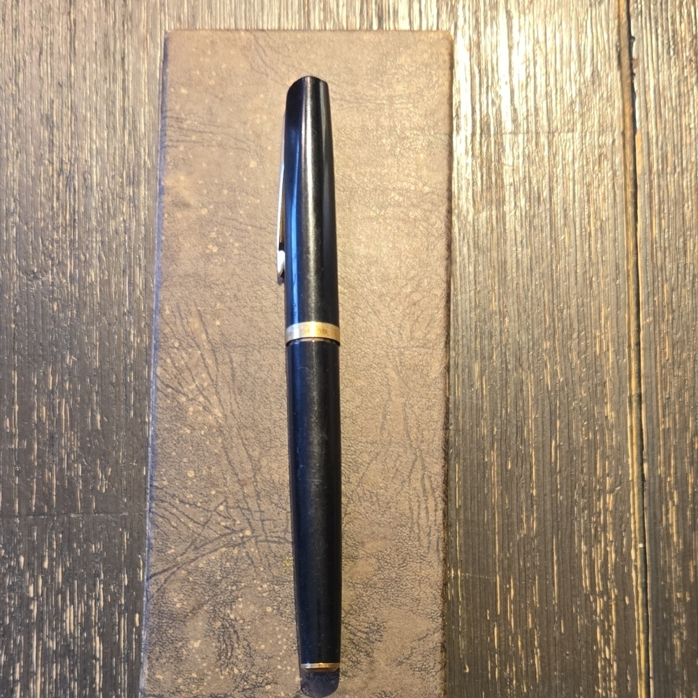 Sophisticated Black and Gold Pen